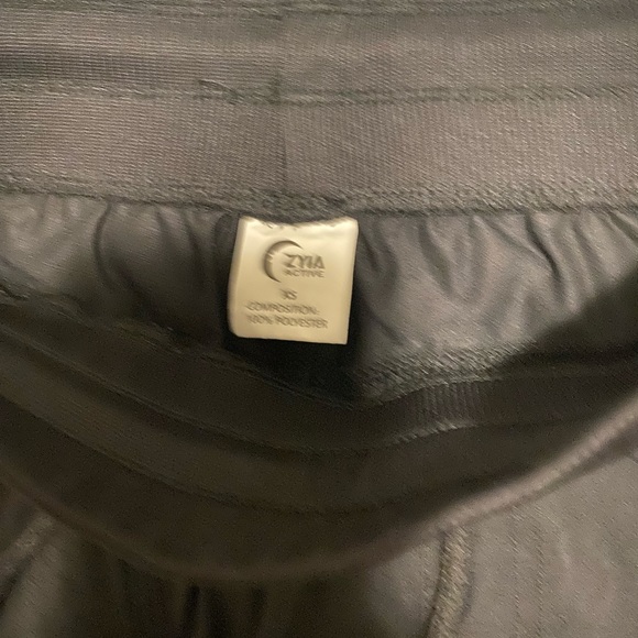 ZYIA Shorts - Picture 3 of 4